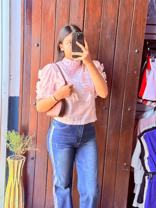 Blusa con flores 3D
