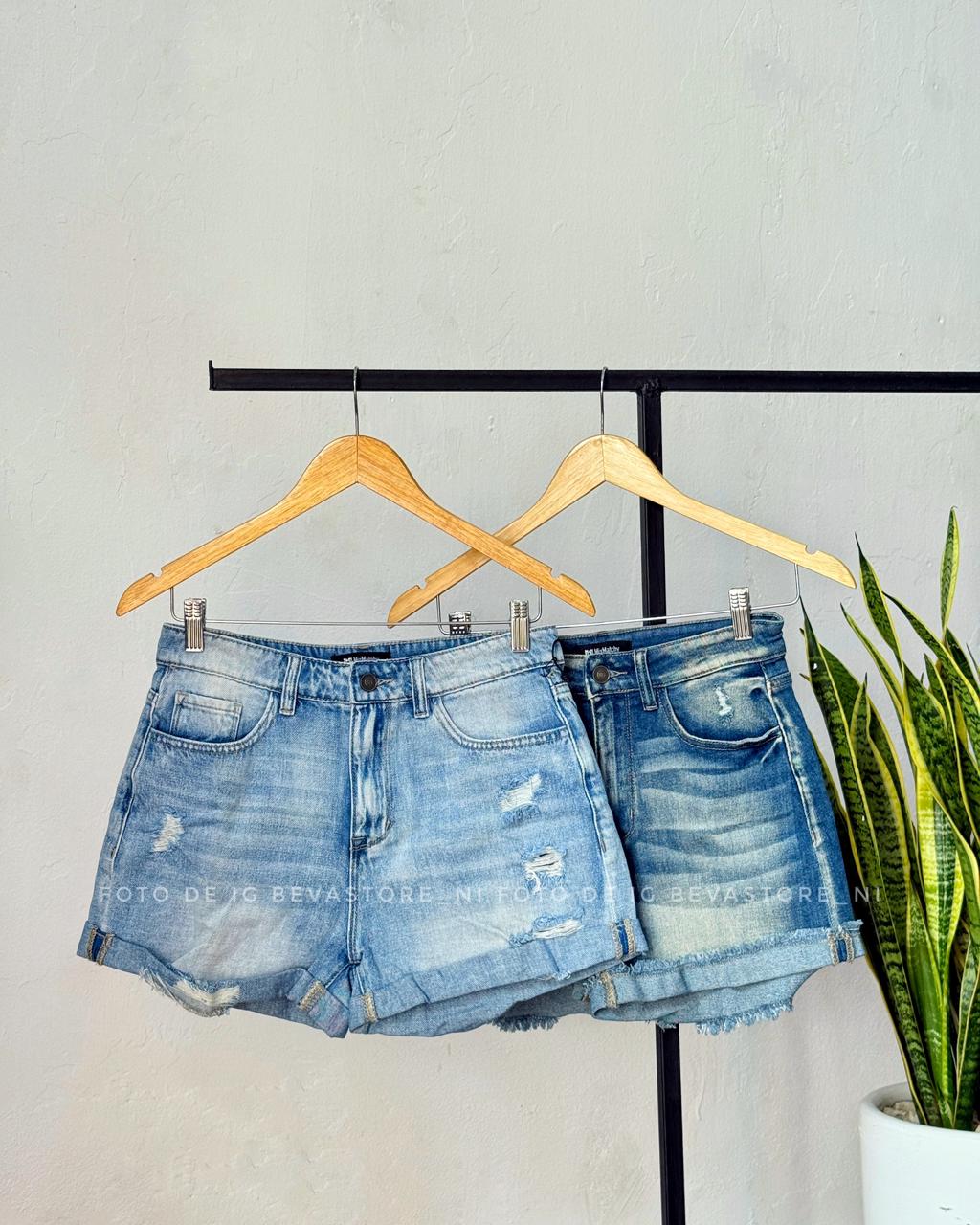 Short Jeans Con Dobladillo