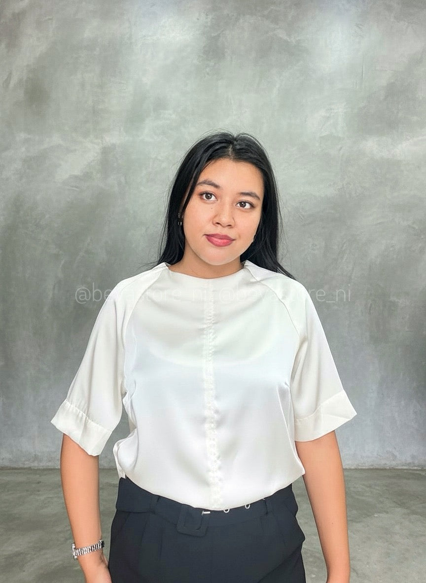 Blusa satinada con abertura lateral