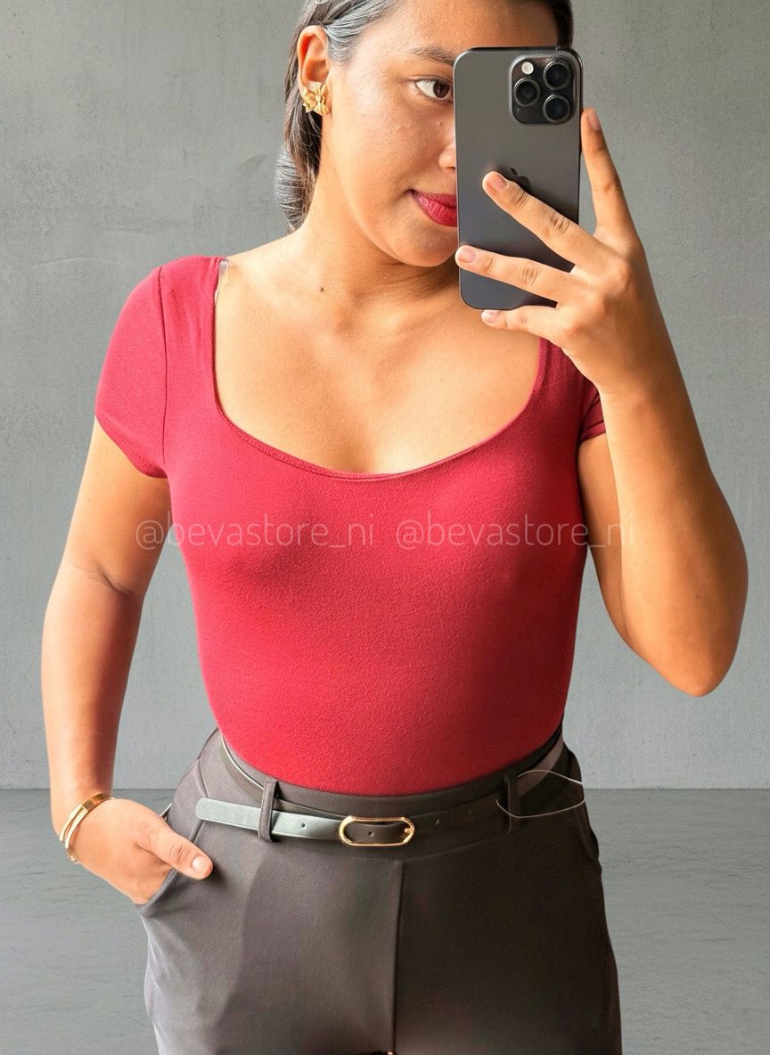 Bodysuit cuello cuadrado con mangas