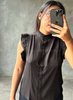 Blusa abotonada con volantes