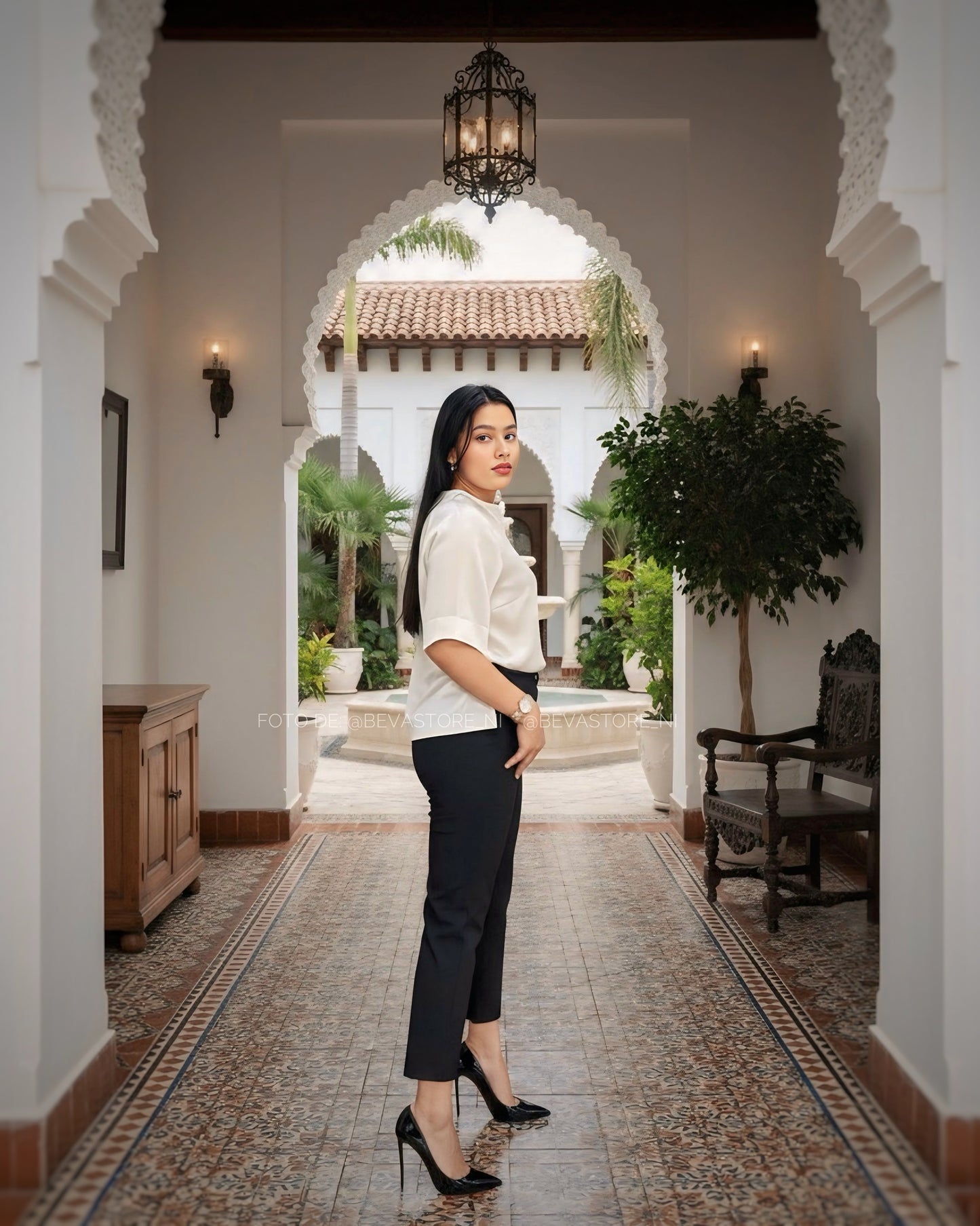 Blusa satinada con abertura lateral
