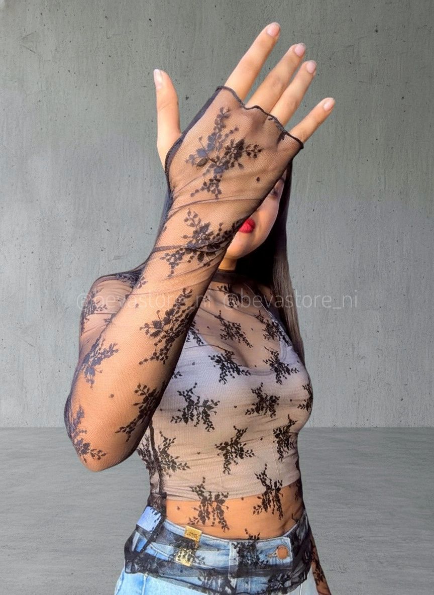 Top encaje manga larga negra