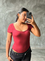 Bodysuit cuello cuadrado con mangas