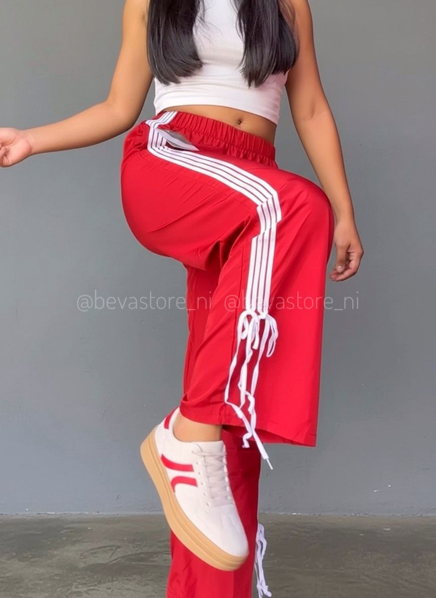 Pantalón rojo casual de rayas con lazo