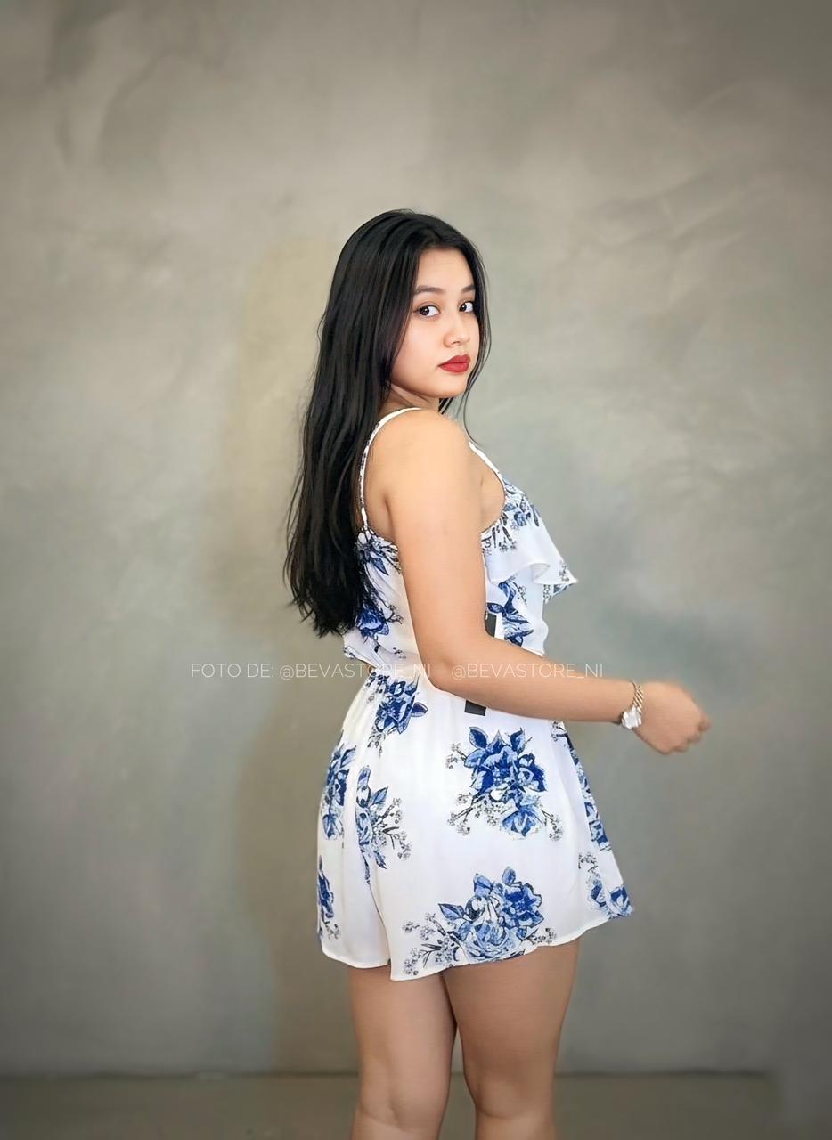 Monito blanco floral