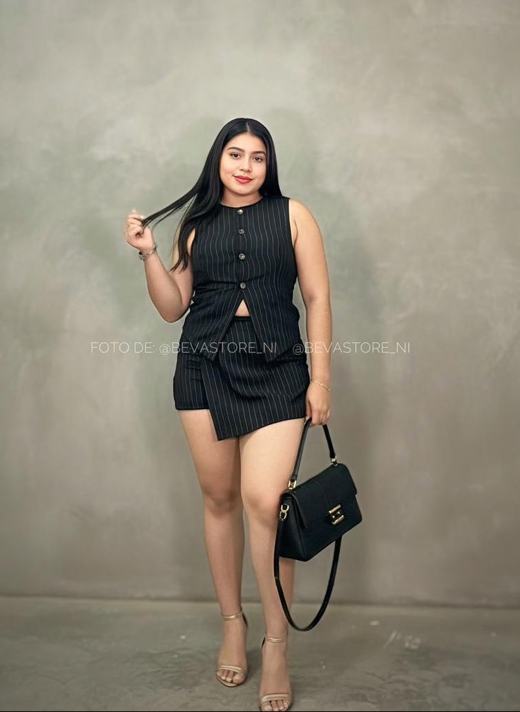 Set negro de rayas top y falda short