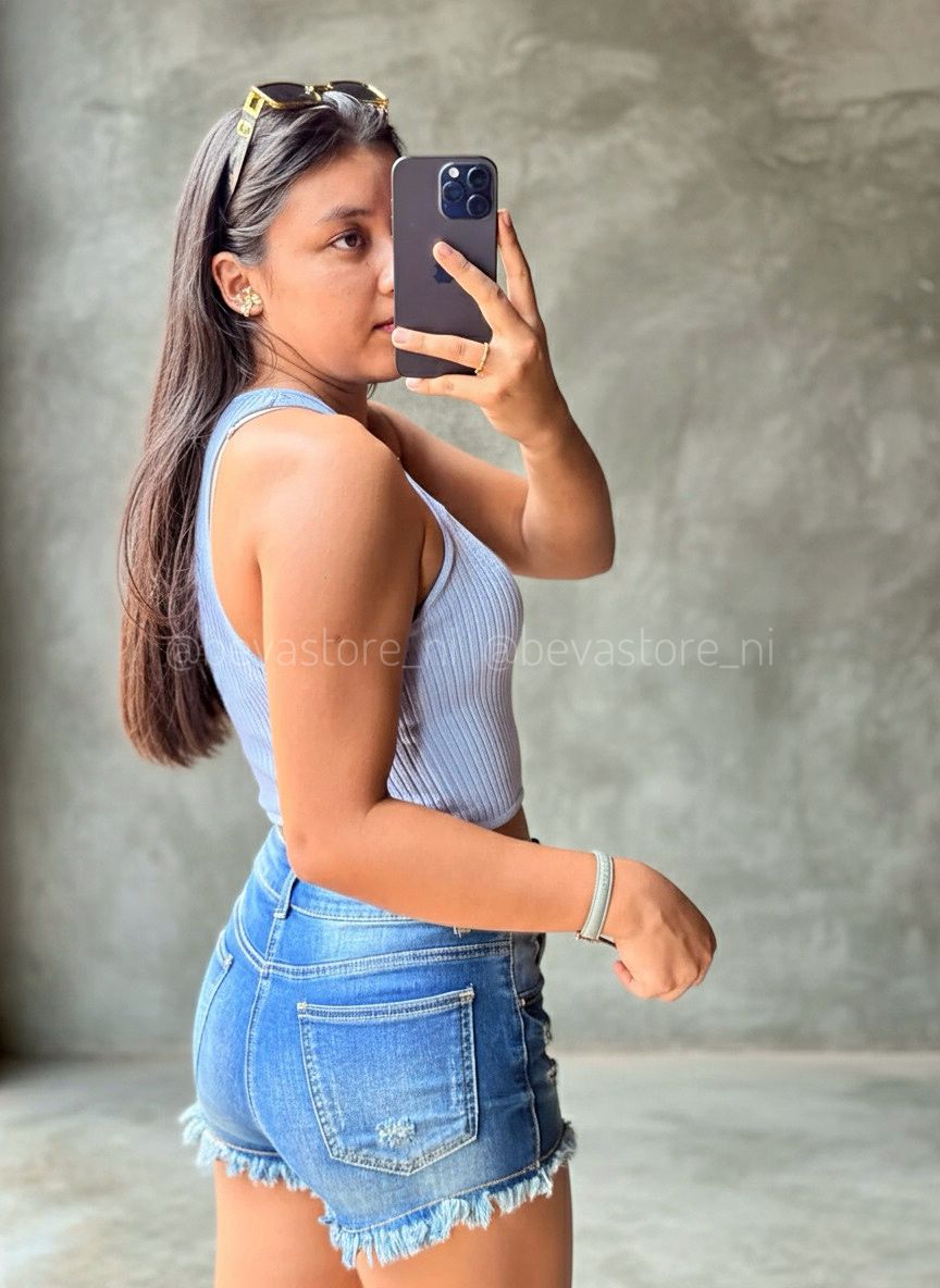 Short Jeans Cintura Media Azul Deshilachado