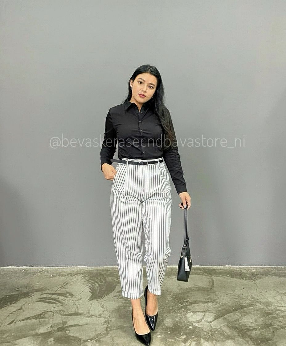 Pantalón de vestir de rayas con cinturón