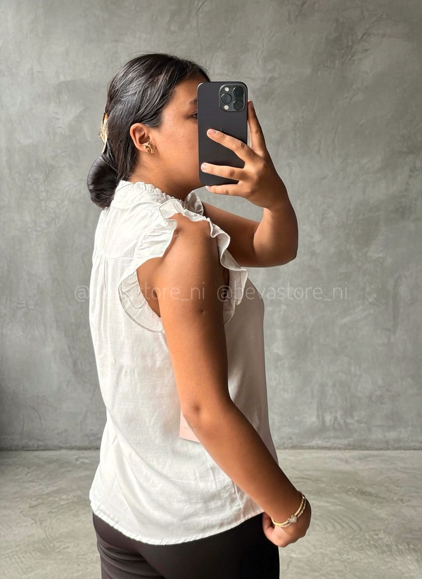 Blusa abotonada con volantes