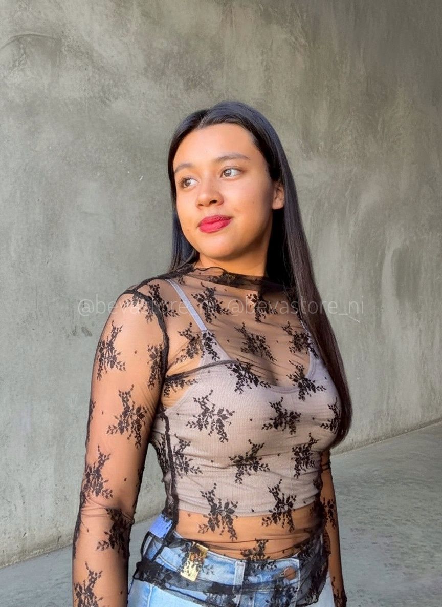 Top encaje manga larga negra