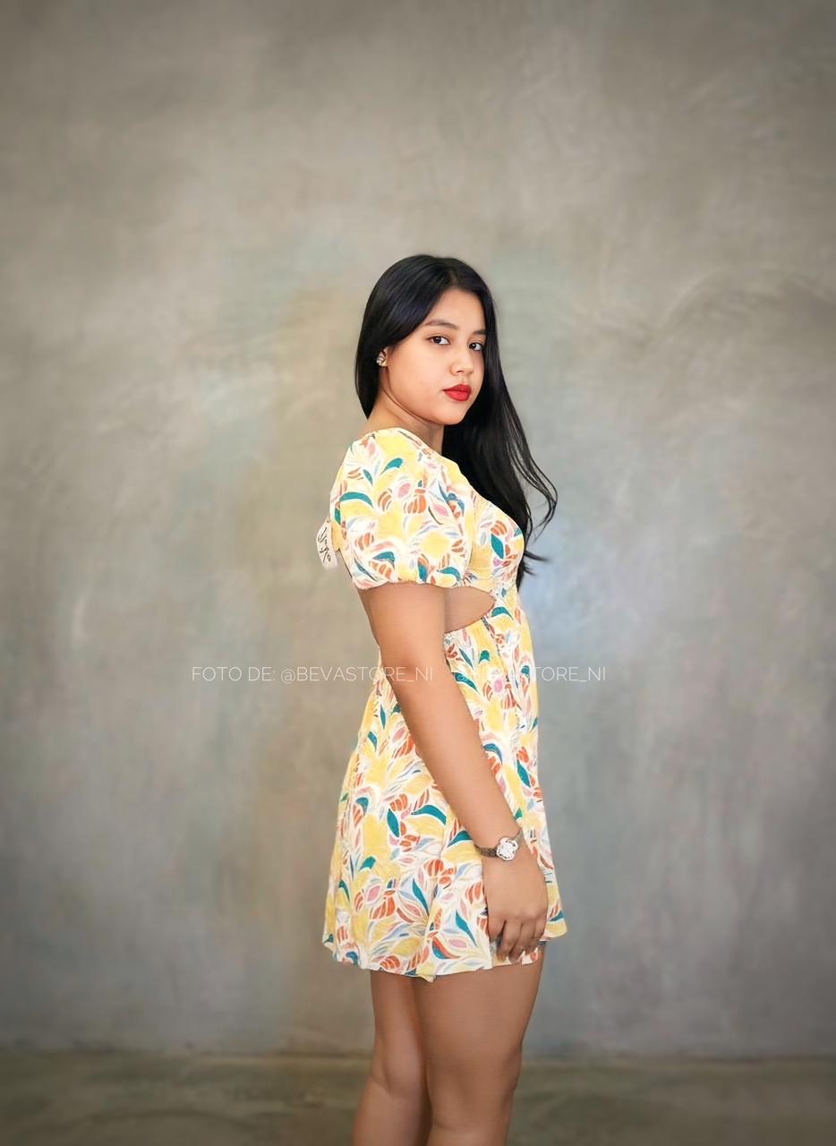 Vestido amarillo floreado