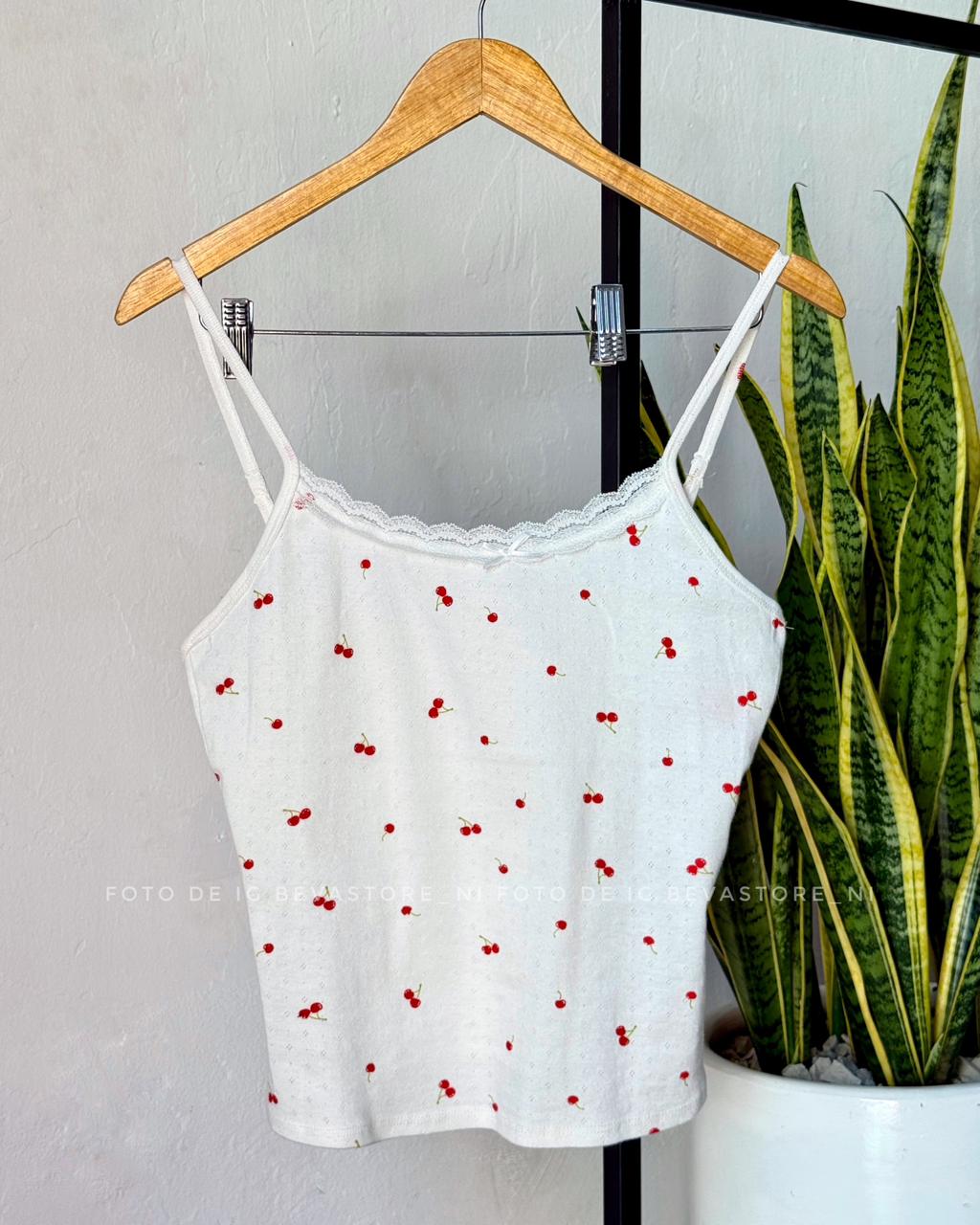 Top blanco con diseños