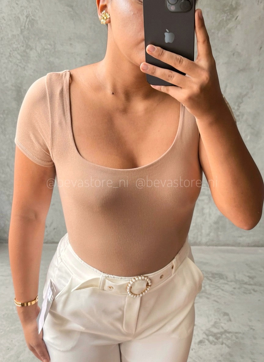 Bodysuit cuello cuadrado con mangas