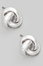 Aretes con nudo metálico