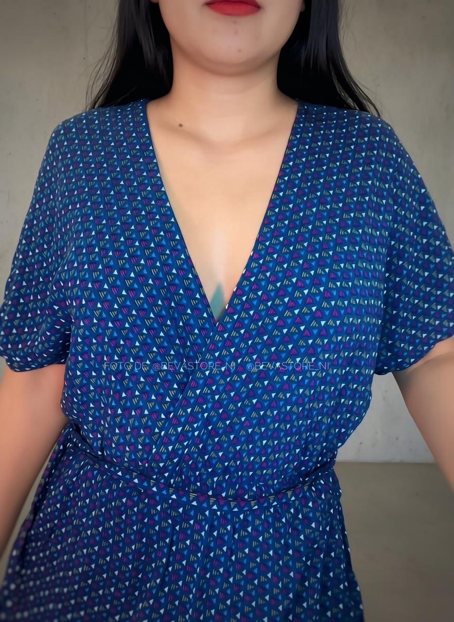 Monito azul de figuras con mangas