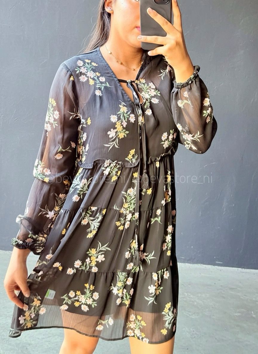 Vestido negro floreado