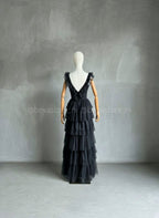 Vestido largo negro de vuelos