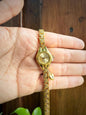 Reloj Dorado Correa de Eslabones Con Dije
