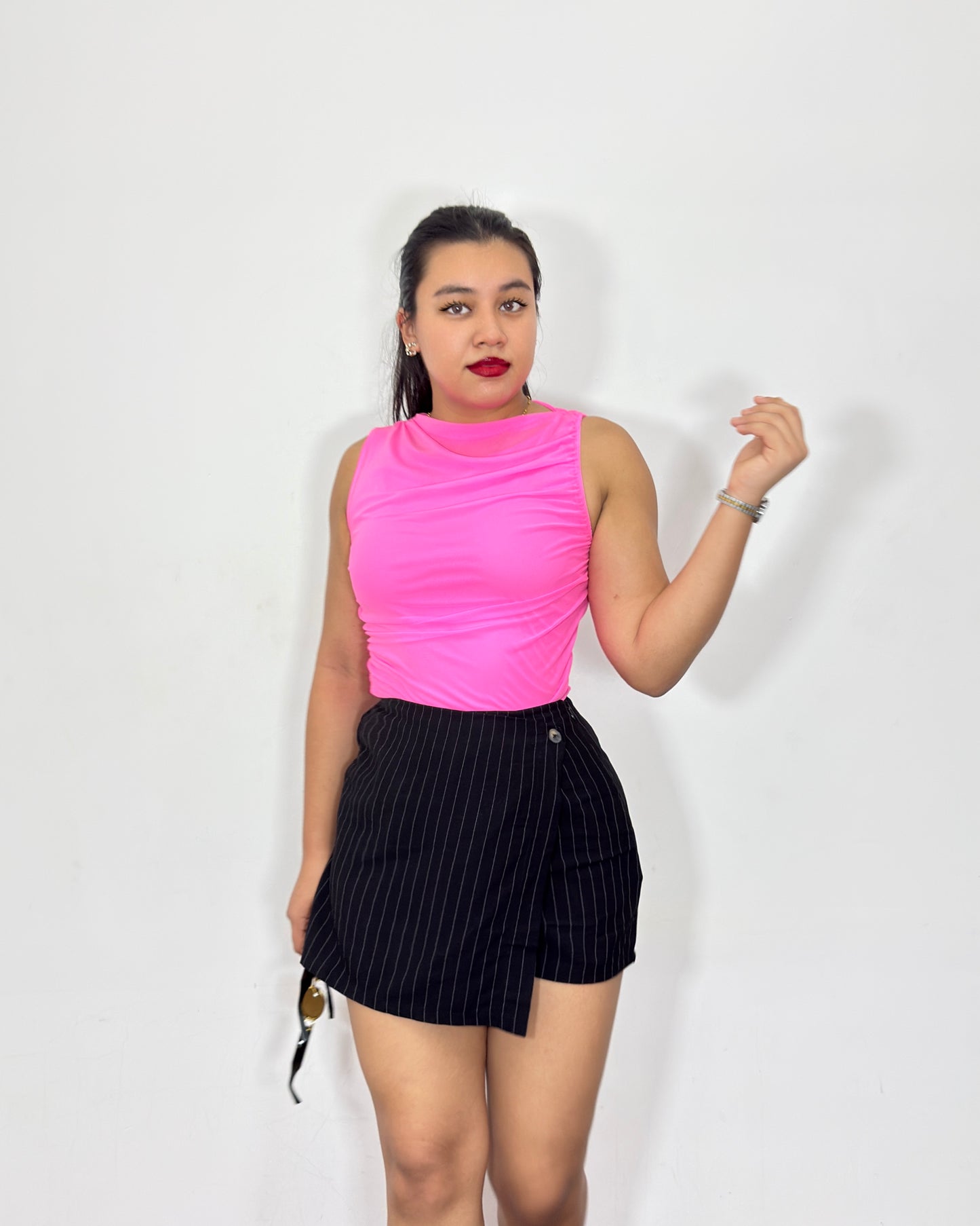 Top asimétrico Elisa rosado fucsia