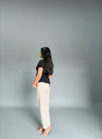 Blusa con mangas abullonadas y botones con ribete de encaje