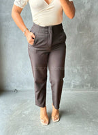 Pantalón negro de pinzas