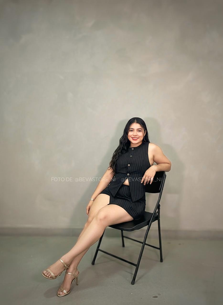 Set negro de rayas top y falda short