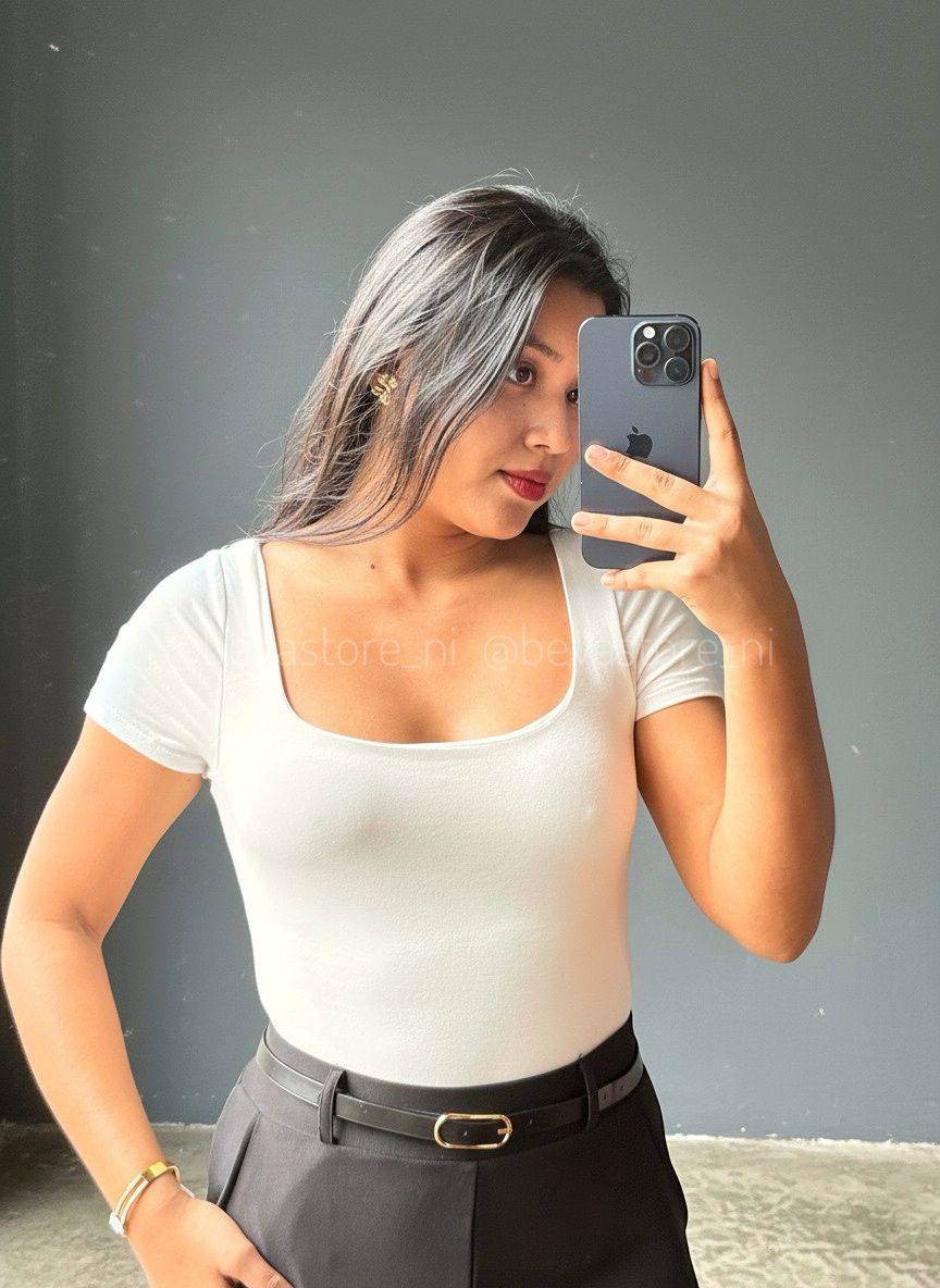 Bodysuit cuello cuadrado con mangas