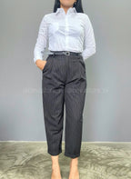 Pantalón de vestir de rayas con cinturón