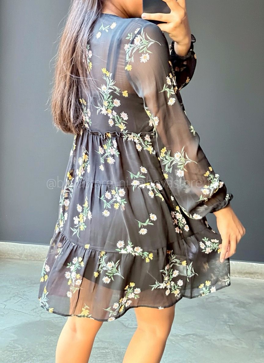 Vestido negro floreado
