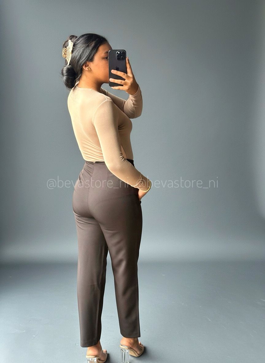 Pantalón negro de pinzas