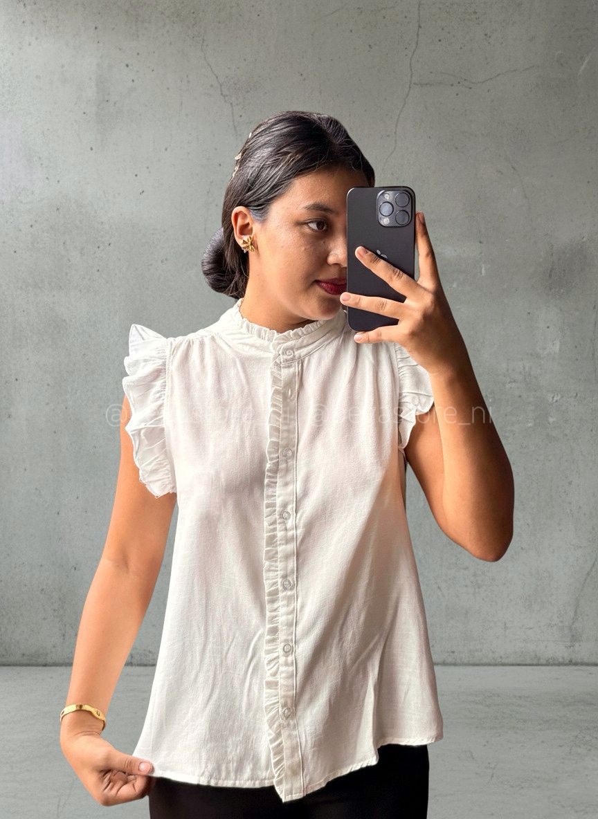 Blusa abotonada con volantes