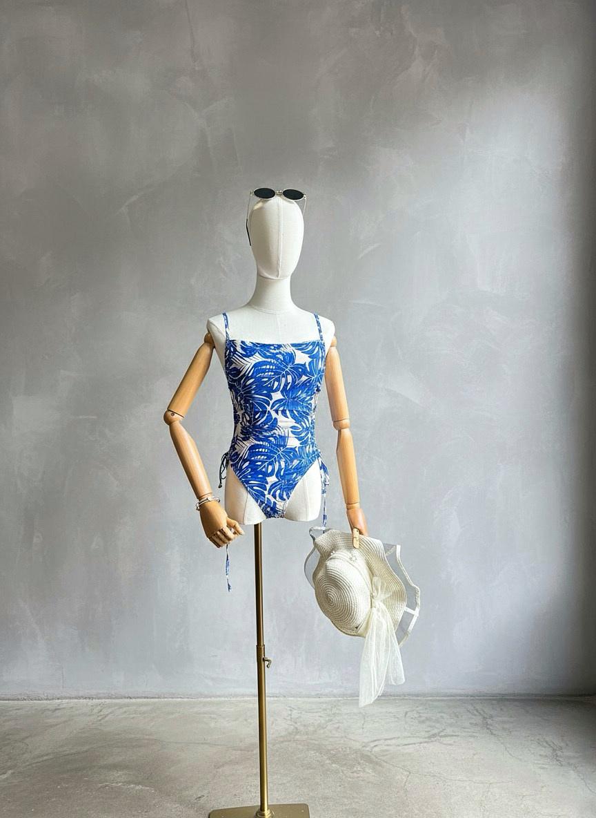 Traje de baño azul con blanco