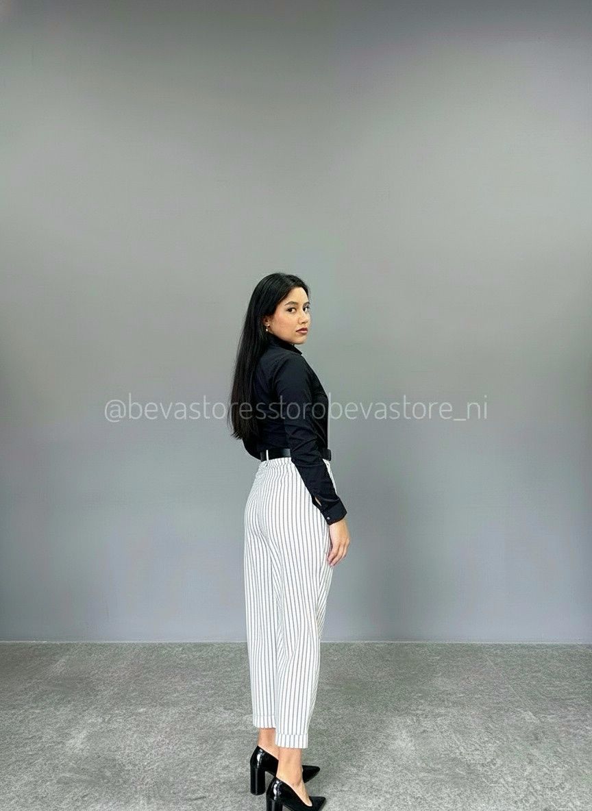 Pantalón de vestir de rayas con cinturón