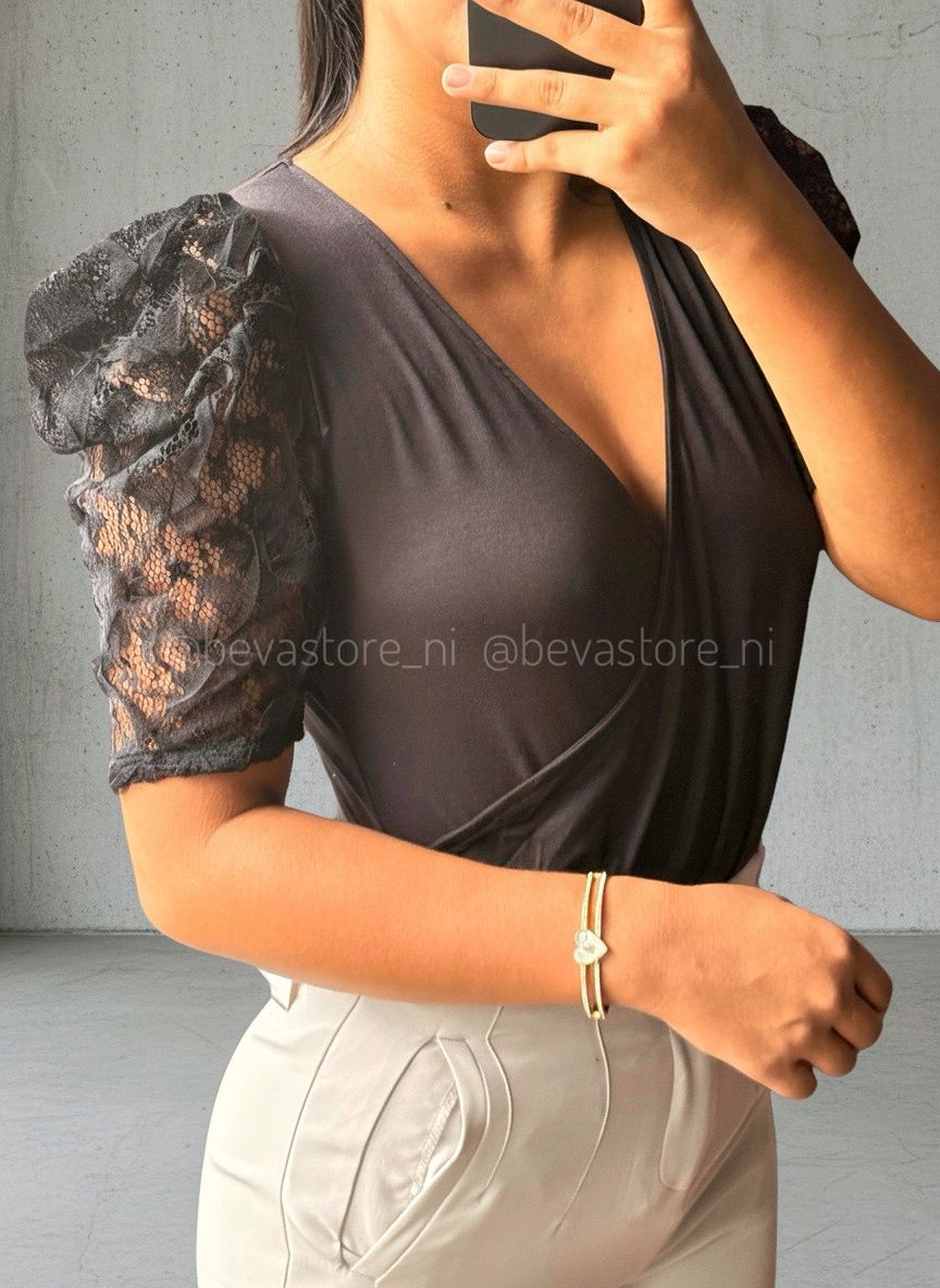 Bodysuit con mangas abullonadas y ribete de encaje