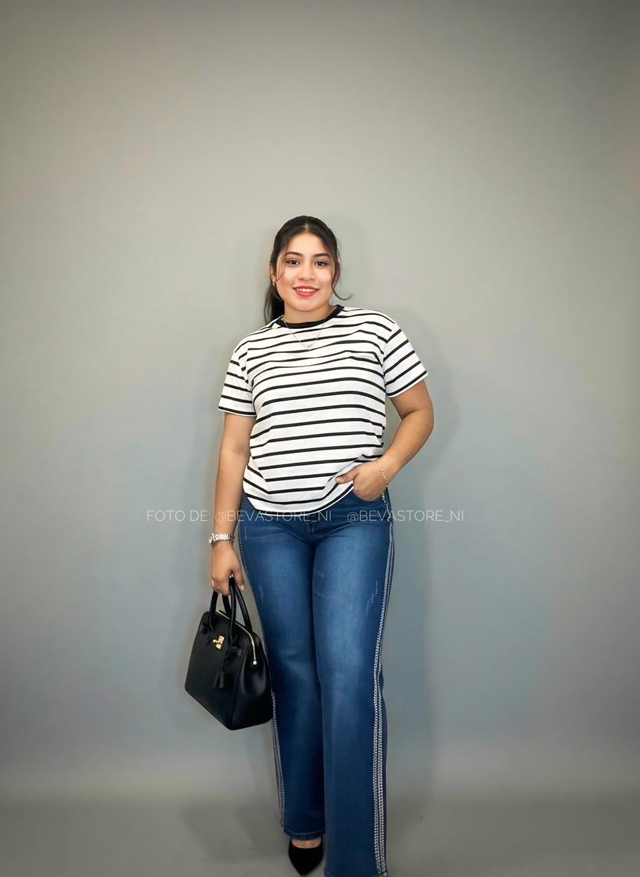 Camiseta de rayas con cuello redondo