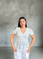 Top floral con cuello en V