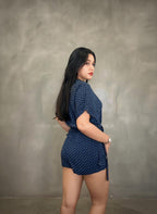 Monito azul de figuras con mangas