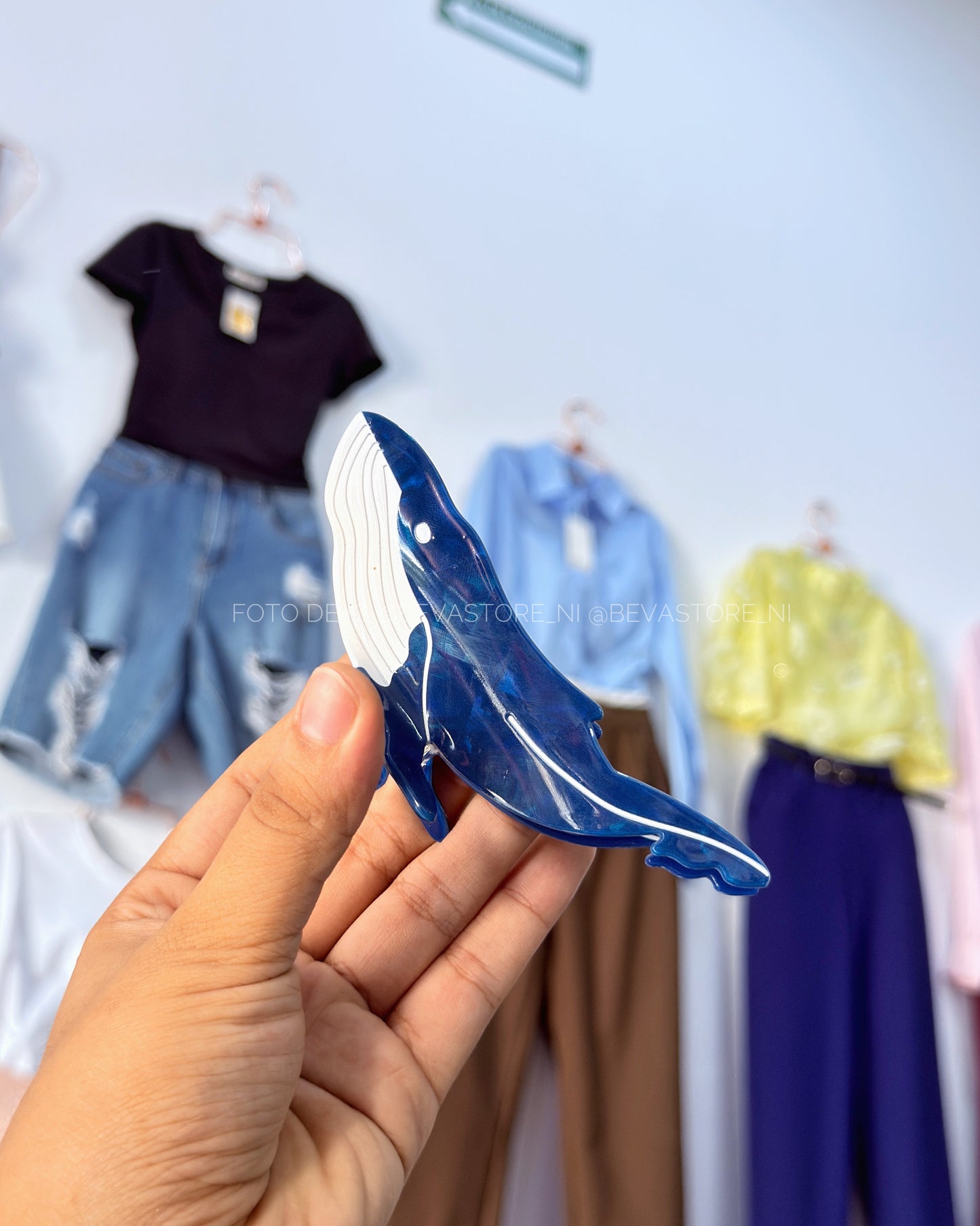Pinza de cabello de ballena azul
