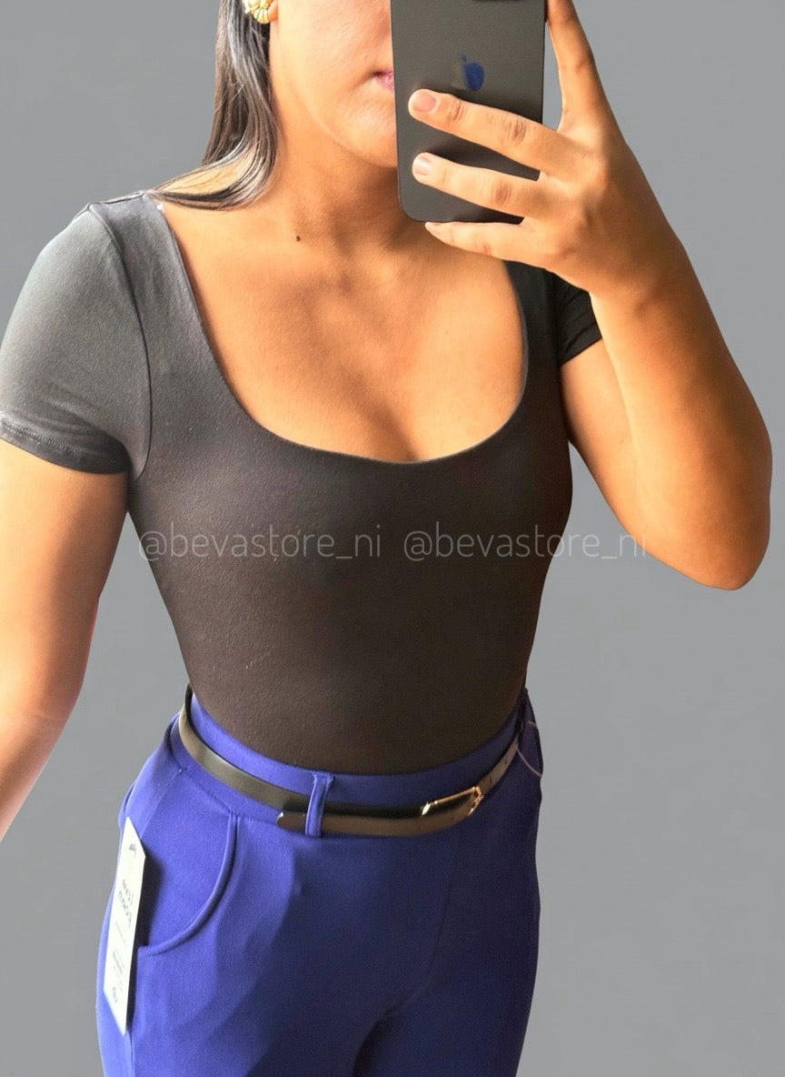 Bodysuit cuello cuadrado con mangas