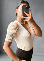 Bodysuit con mangas abullonadas y ribete de encaje