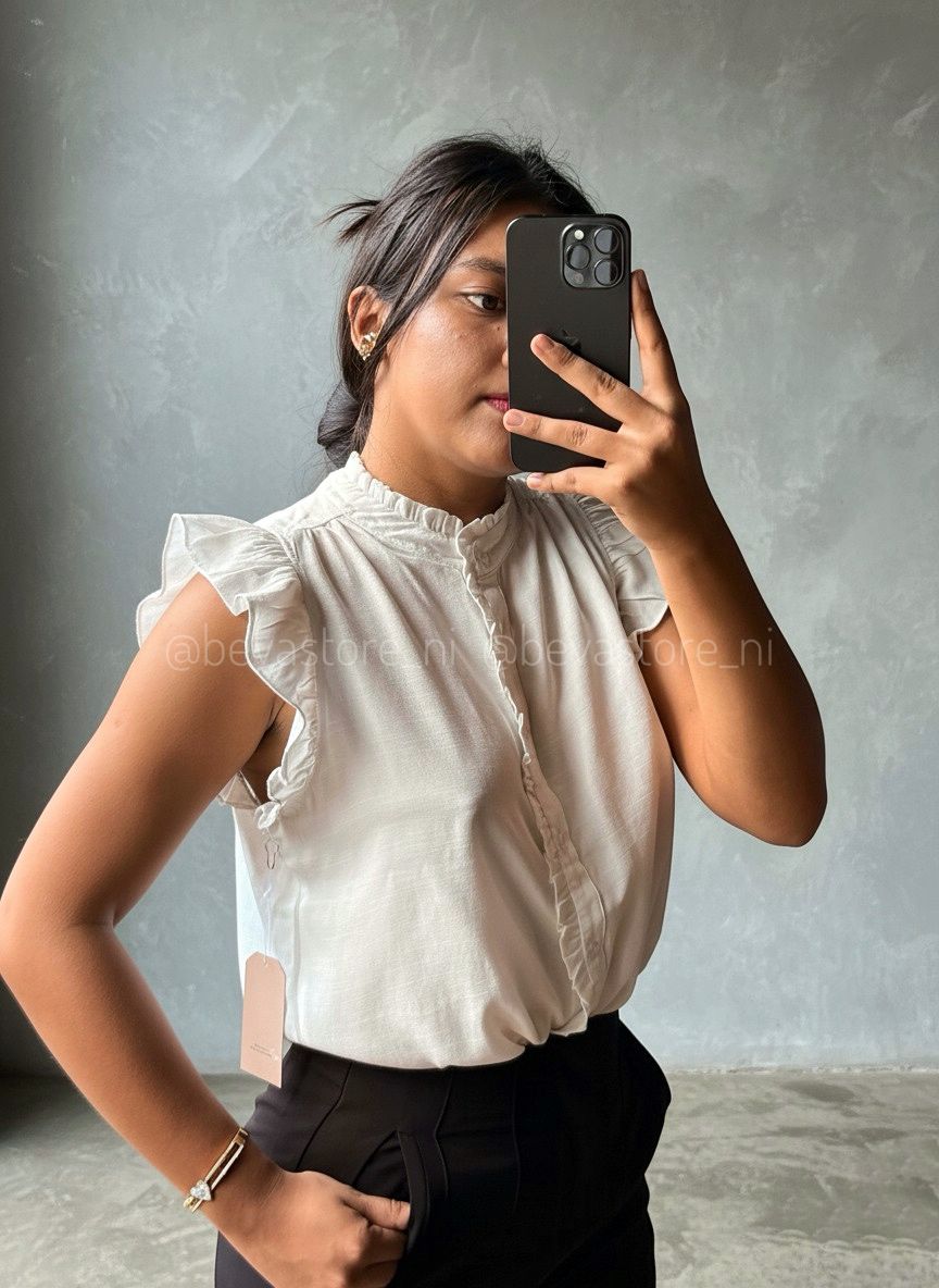 Blusa abotonada con volantes