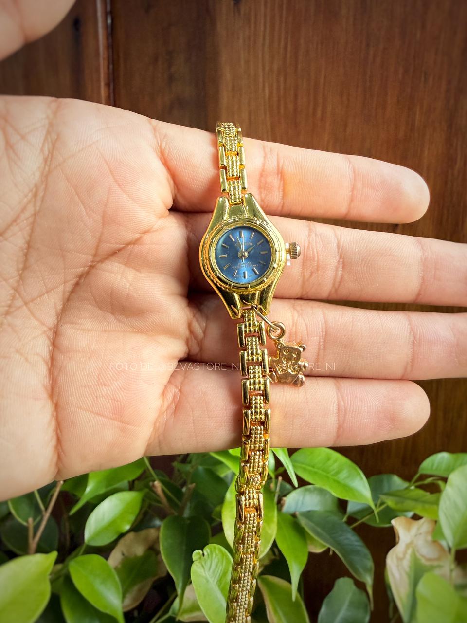 Reloj Dorado Correa de Eslabones Con Dije