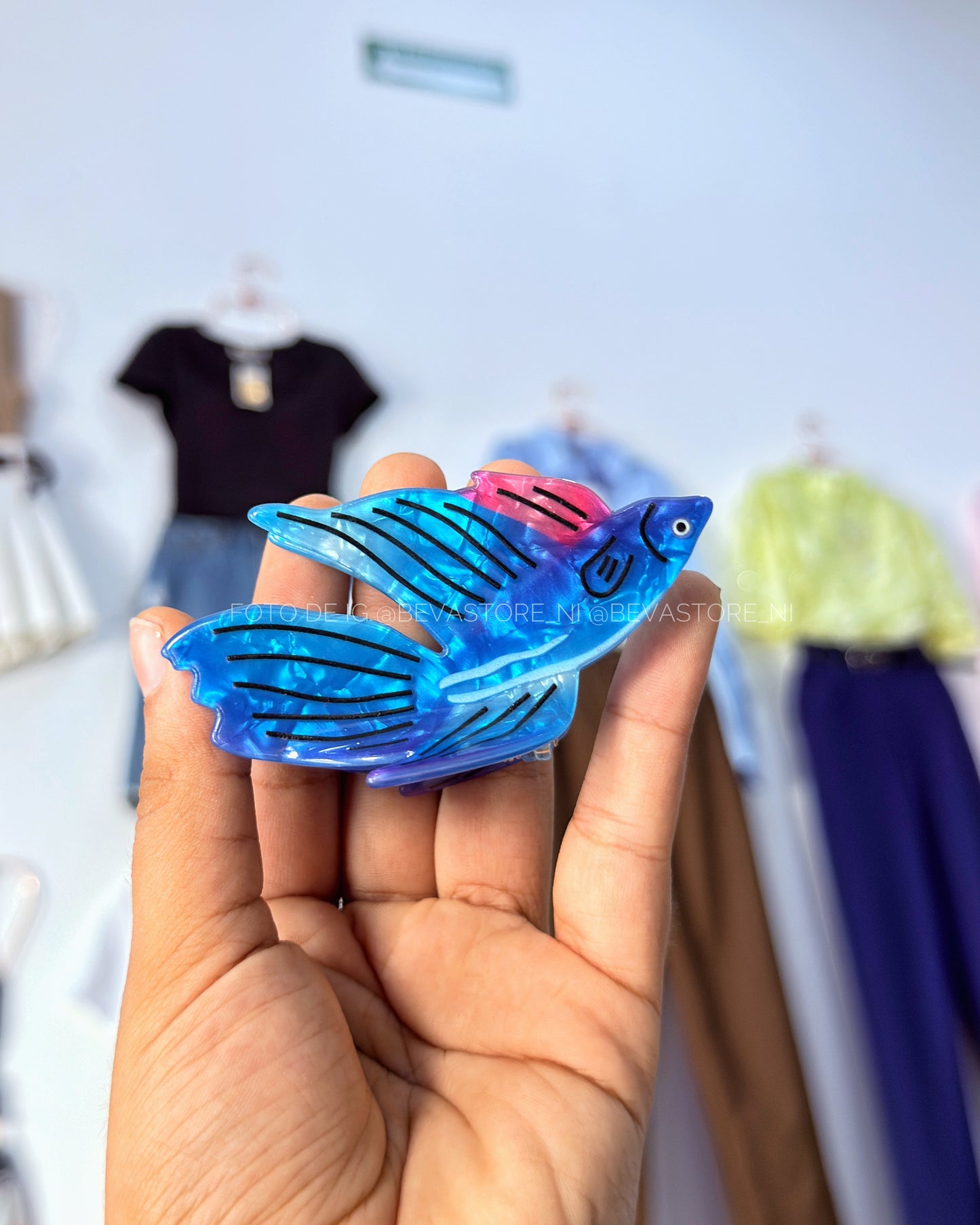 Pinza de cabello de pez azul
