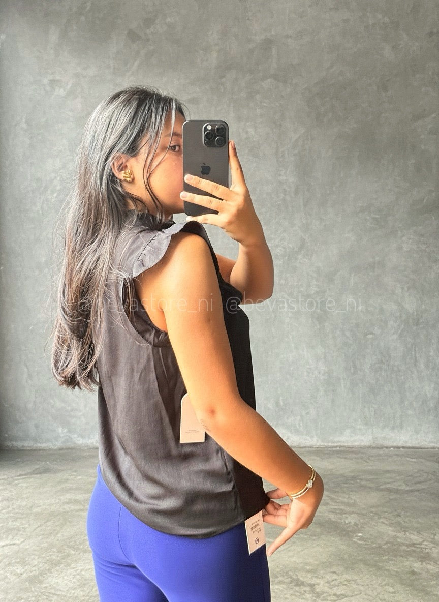 Blusa abotonada con volantes