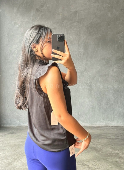 Blusa abotonada con volantes