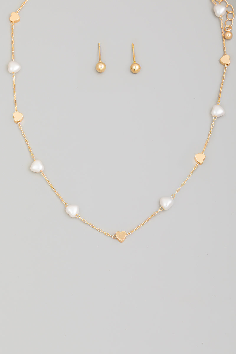 Set dorado de cadena y aretes dorados