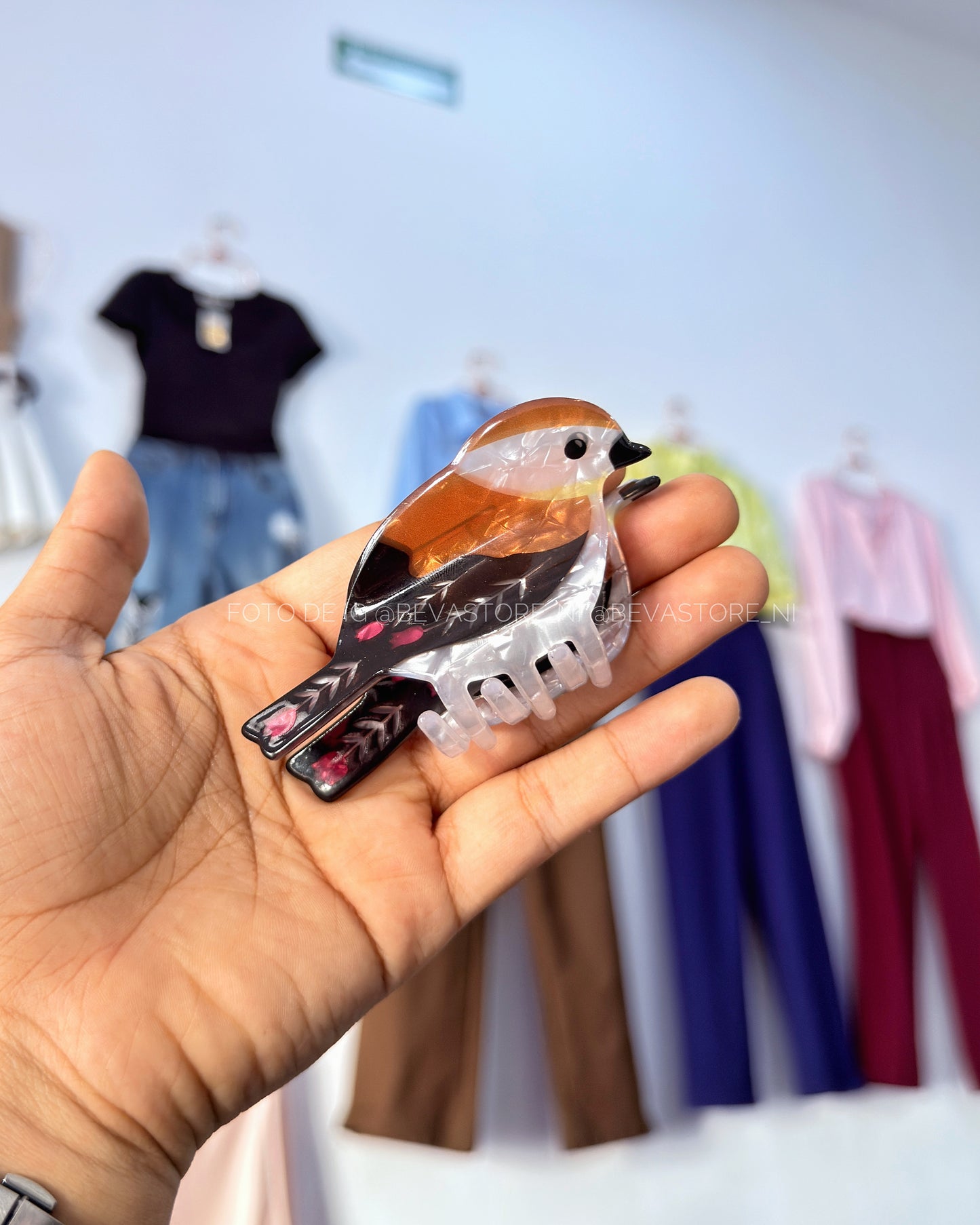 Pinza de cabello de pájaro con tulipán