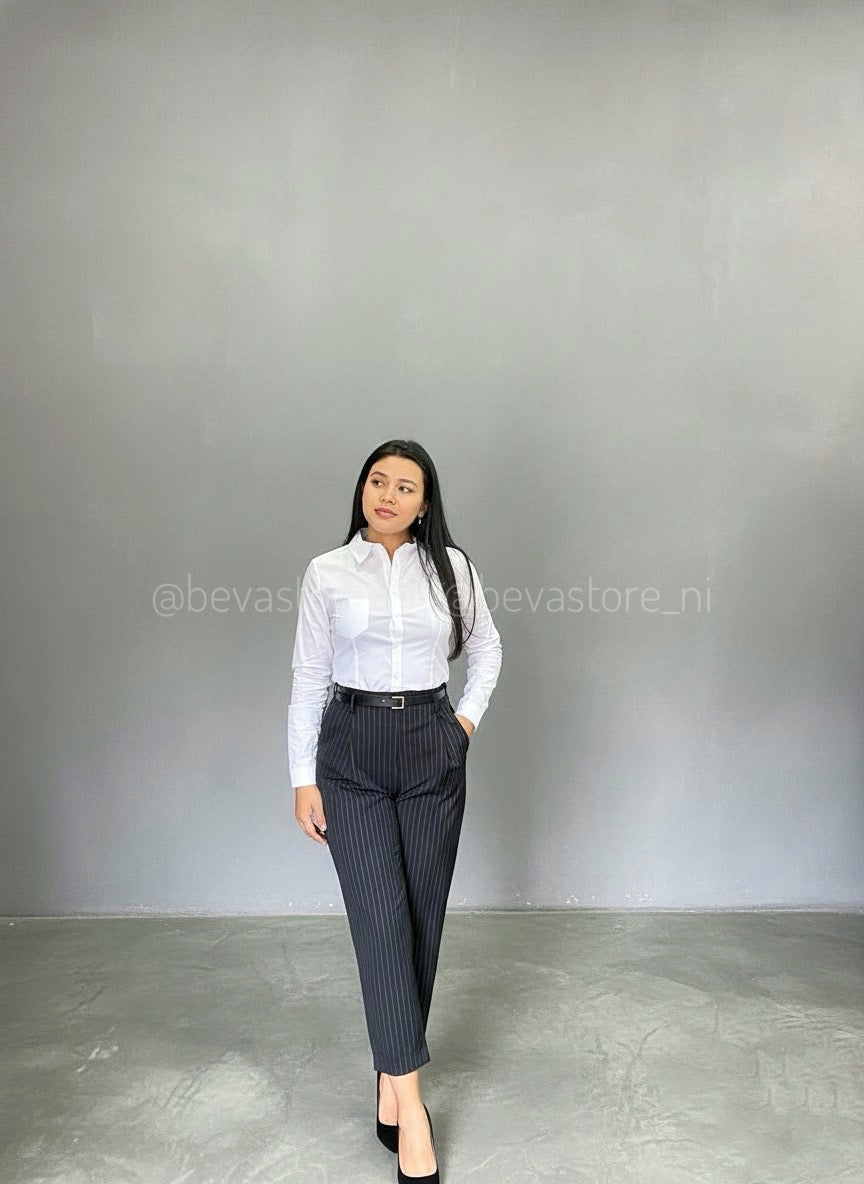 Pantalón de vestir de rayas con cinturón