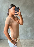 Bodysuit cuello cuadrado con mangas